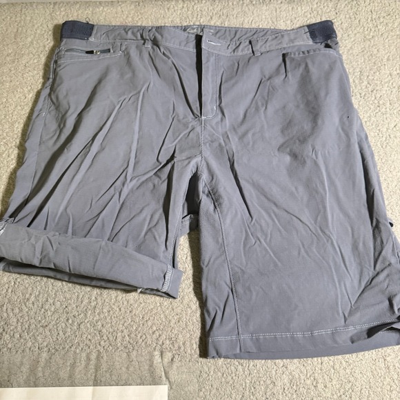 WOOLRICH Cargo Shorts Gray Women's Size 14 Zipper Pocket Button Womens Comfort - Picture 1 of 13